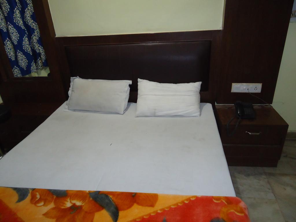 Sahara International Deluxe Hotell New Delhi Rum bild