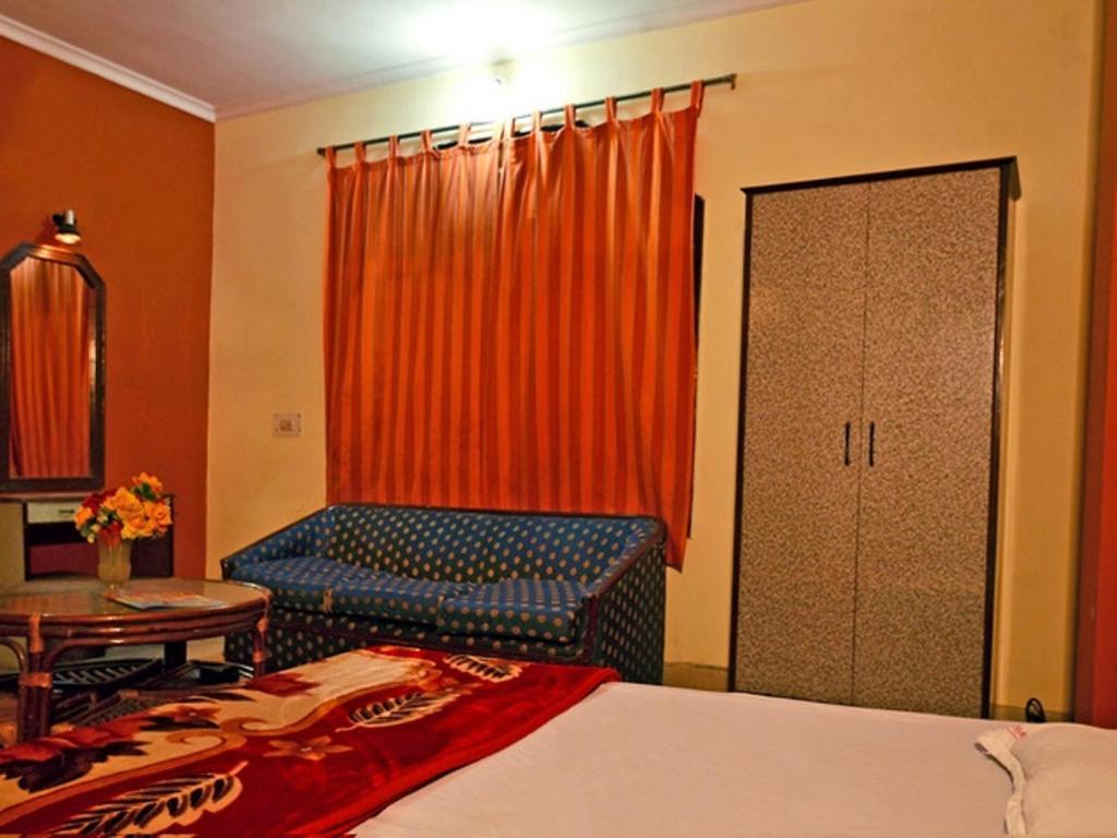 Sahara International Deluxe Hotell New Delhi Exteriör bild