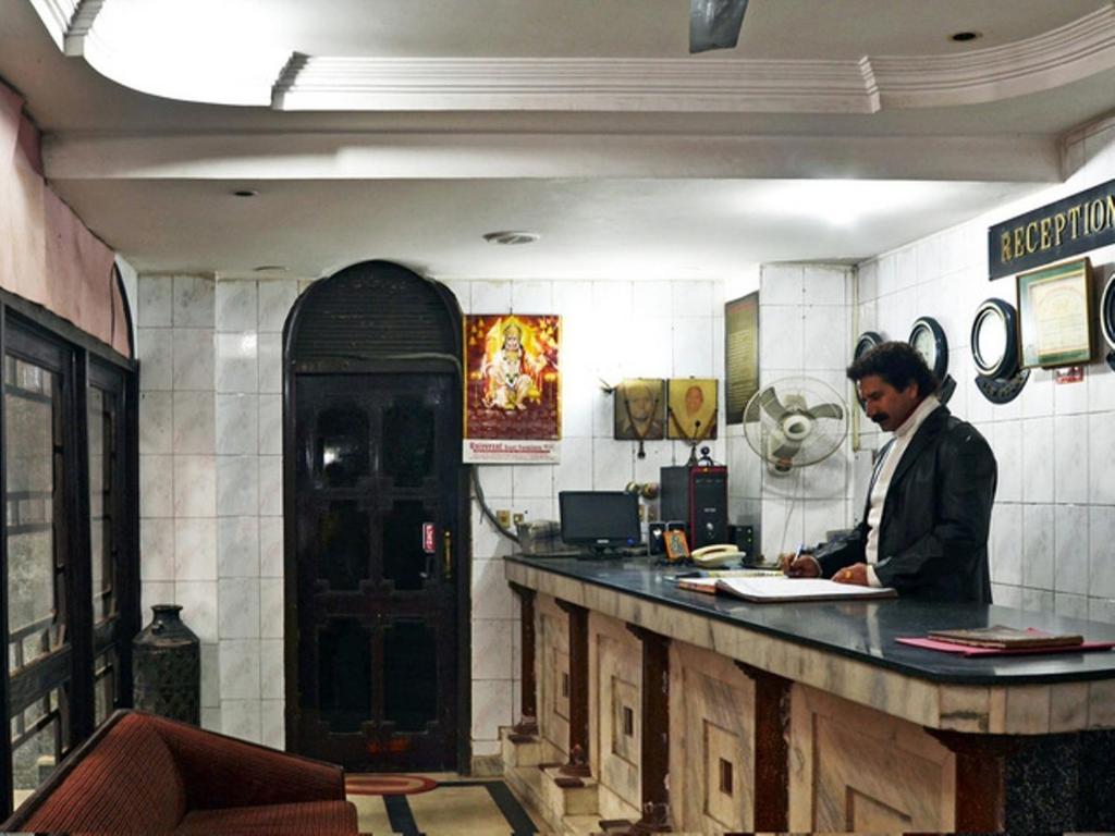 Sahara International Deluxe Hotell New Delhi Exteriör bild